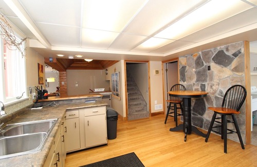 Grand Bend House | 3 levels w/9 comfy beds. Steps from Pinery Park, ideal for large groups