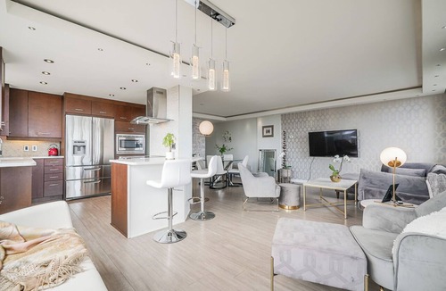 Ambleside Condo | 3 minute walk to the beach! NEW LISTING! FIFA Home Base! Luxury Waterfront Condo