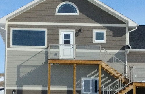 Cardston Apartment | 30 Mins to Waterton Gate! Relax & Enjoy the View of Chief Mountain & Sunsets