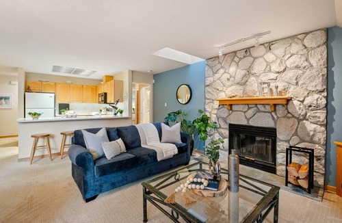 Blackcomb Ski Chalet | 31GlenEagle Cozy Townhome | 2 Bedroom 2 Bathroom, GlenEagle Townhome Whistler, Golf/Ski community