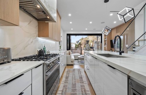 Riley Park House | 3BD Modern Luxury Family home | Patio BBQ lounge