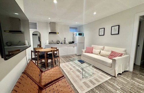 Riley Park-Little Mountain House | 3BD Stylish Cozy Suite in Riley Park