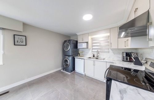 Newton House | 3BR/2BA Home – 30 Mins to YVR, Family-Friendly