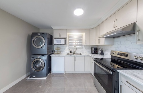 Newton House | 3BR/2BA Home – 30 Mins to YVR, Family-Friendly