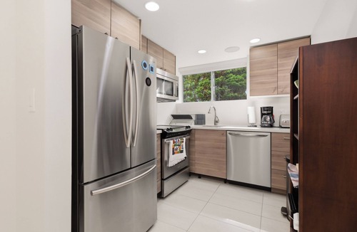 Dunbar House | 3BR Dunbar Family Retreat Near UBC/Transit