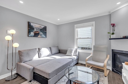 Northeast Mississauga House | 3BR Home with 2 bath | NearnYYZ Airport 7 minutes