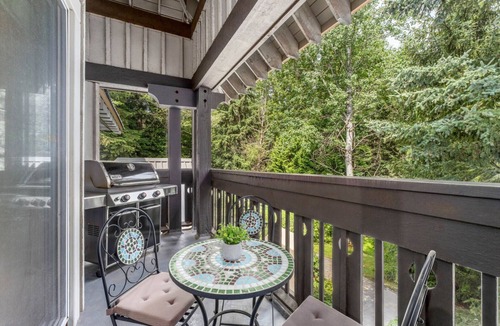 Village North House | 3BR | Lagoons | King Bed | Private Balcony | Village Location | Parking