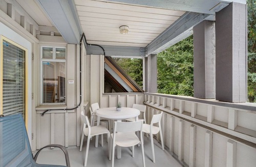 Village North House | 3BR | Lagoons | King Bed | Private Balcony | Village Location | Parking