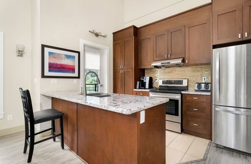 Harrison Hot Springs Apartment | 3BR Lakeside Dream Penthouse with Roof Deck Views