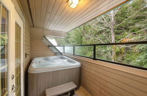 Village North Villa | 3BR Luxury Village Townhouse-Private Hot Tub