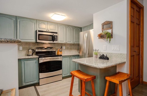 Village North House | 3BR | Sunpath | King Bed | Village Location | Private Patios | Hot Tub & Pool
