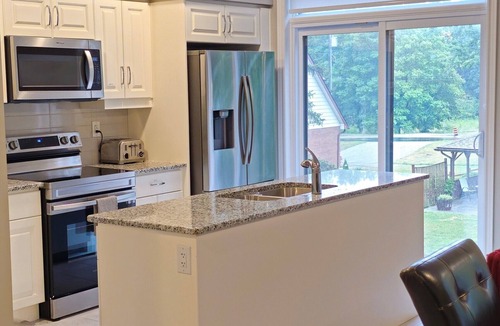 Midland House | 3BR Townhome, Georgian Bay, Free Parking