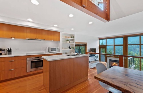 Whistler Creekside House | 3BR Townhouse AC Fireplace Lake & Trail Views 6-Min to Gondola