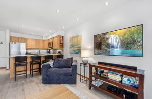 Whistler Creekside House | 3BR | Whistler Creek Ridge | Ski-in/out | Private Hot Tub | Wood Fire | Private Garage