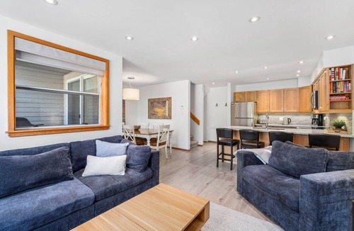 Whistler Creekside House | 3BR | Whistler Creek Ridge | Ski-in/out | Private Hot Tub | Wood Fire | Private Garage
