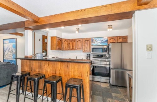 East Kootenay House | 4,500 SF Ski Lodge | TRUE Ski In/Out | Amazing Amenities