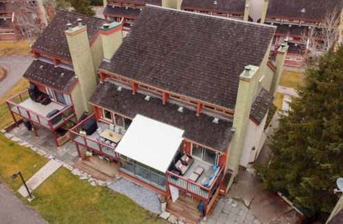 East Kootenay House | 4,500 SF Ski Lodge | TRUE Ski In/Out | Amazing Amenities