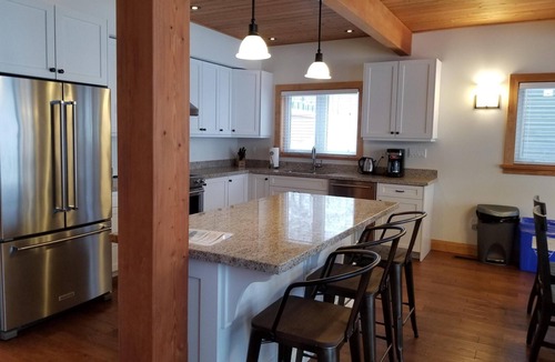Muskoka Lakes Villa | 4 bed 3 bath Villa on Lake Muskoka!
