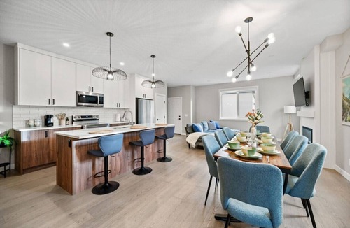 Montgomery House | 4 Bed | GameRoom | PrivateGarage | Min to Hospital
