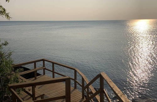 Dashwood Cottage | 4 bedroom, 4 season lakefront near Grand Bend (Lake Huron) with fire pit