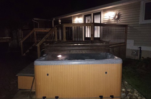 Port Elgin House | 4 Bedroom bungalow with Hot-Tub and Rec- Room