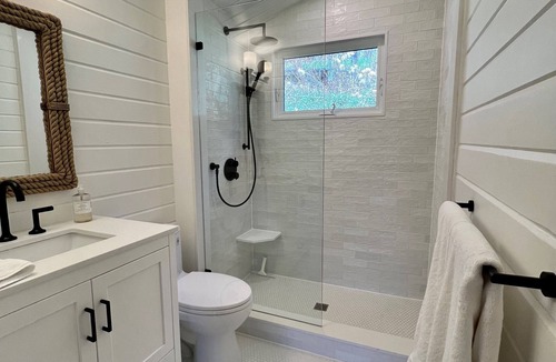 Seguin Cottage | 4 Bedroom Lake Joseph Muskoka cottage, lake life at its finest!