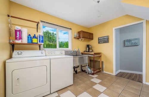 Vernon House | 4 bedroom - Lakefront Home - Private Beach - Close to Town