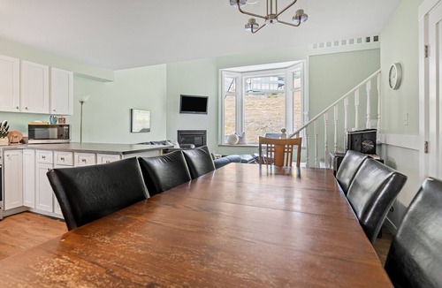 Silver Star Mountain Hotel | 4 Bedroom Suite - Ski-in Ski-out with Hot Tub & loft - Sleeps 17!