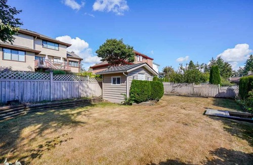 Fleetwood House | 4 Beds 3 Bath unique family home in prestigious neighbourhood nearby mall & park