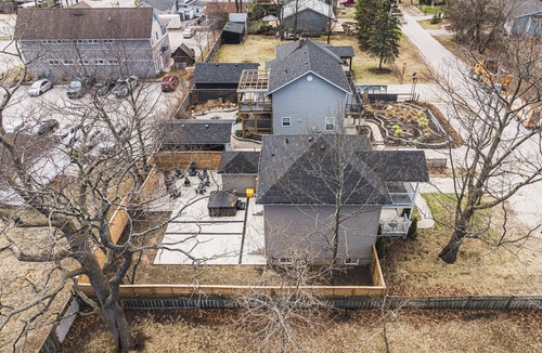 Wasaga Beach Cottage | 4 BR Beach Cottage: Hot Tub- Firepit-Table tennis