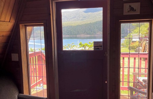Sliammon Cabin | 4 Coastal Cabins & 2 bedroom suite for exploring the Sunshine Coast of BC