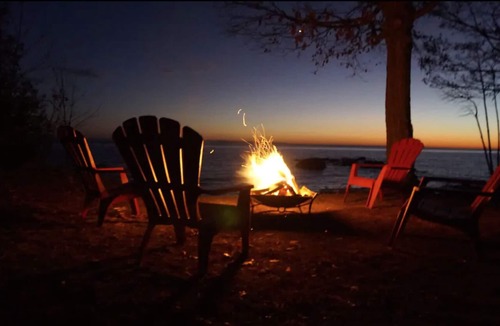 Lafontaine House | 4 SEASON WATERFRONT COTTAGE ON GEORGIAN BAY SAND BEACH