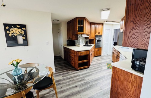 Port Colborne Cottage | 40 Acre Vacation rental Cottage with hot tub and swimming pool in Niagara