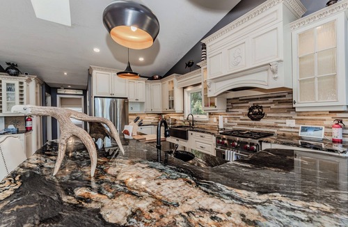 Tobermory Cottage | 45 Degrees North Waterfront & Hot Tub