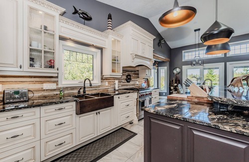 Tobermory Cottage | 45 Degrees North Waterfront & Hot Tub