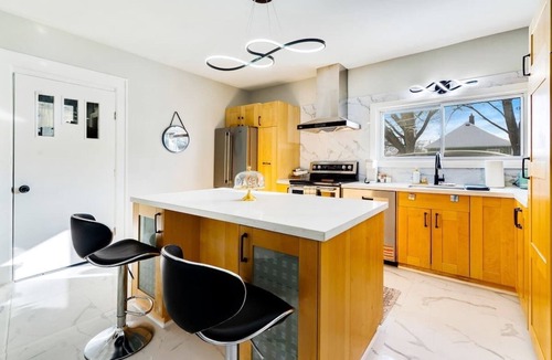 Niagara Falls House | 4BR Family Retreat | Near To Falls w/Parking!