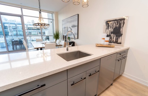 Innisfil House | 4BR Waterfront Townhome + HotTub