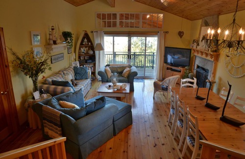 Minett Cottage | 5 Bdrm, 3 Bath on Lake Rosseau! Port Sandfield-Minett Area - AC!