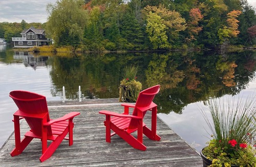 Muskoka Lakes Cottage | 5 Bed 3 Bath Sun-Filled Beautiful Lakeside Cottage on Lake Muskoka
