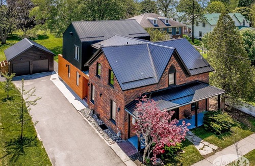 Wellington Cottage | 5 bed 5 bath cottage on Lake Ontario! Bike to wineries!