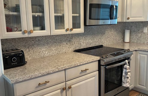 Temiskaming Shores House | 5 Bed Downtown Gem,Modern Comfort,Fireplace,Huge Backyard,Step to Lake broadwalk
