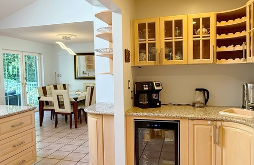 Caulfeild House | 5 bedroom, 4 Bathroom home in West Vancouver perfect for FIFA & large groups.