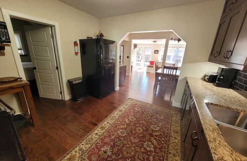 East Kootenay House | 5 Bedroom Character House - Downtown Kimberley w/2 private decks and hot tub