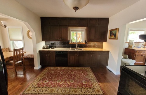 East Kootenay House | 5 Bedroom Character House - Downtown Kimberley w/2 private decks and hot tub