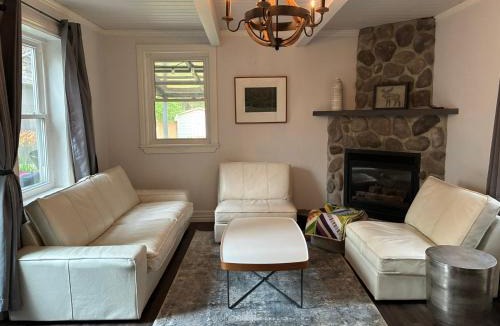 Temiskaming Shores House | 5 Bedroom Downtown Gem, Modern, Comfort, Fireplace, Huge Backyard, Steps to Lake and Broadwalk