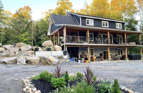 Muskoka Lakes Cottage | 5 bedroom lakehouse with Steam Room, Sauna & cold plunge with sun all day :)