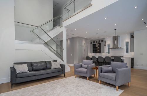 Port Coquitlam House | 5 bedroom private modern home - 3.5 bath - Sleeps 10