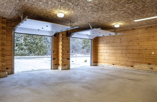 Chatsworth House | 5-bedroom stunning, modern log home with outdoor sauna and firepit