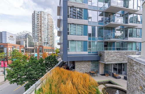 Central House | 5 BR & 3 BTH Entire 3 Floor Townhome-Rooftop