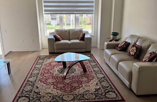 Whitby House | 5 minutes away from Hwy 401/Easily accessible to Toronto/close to Heber down